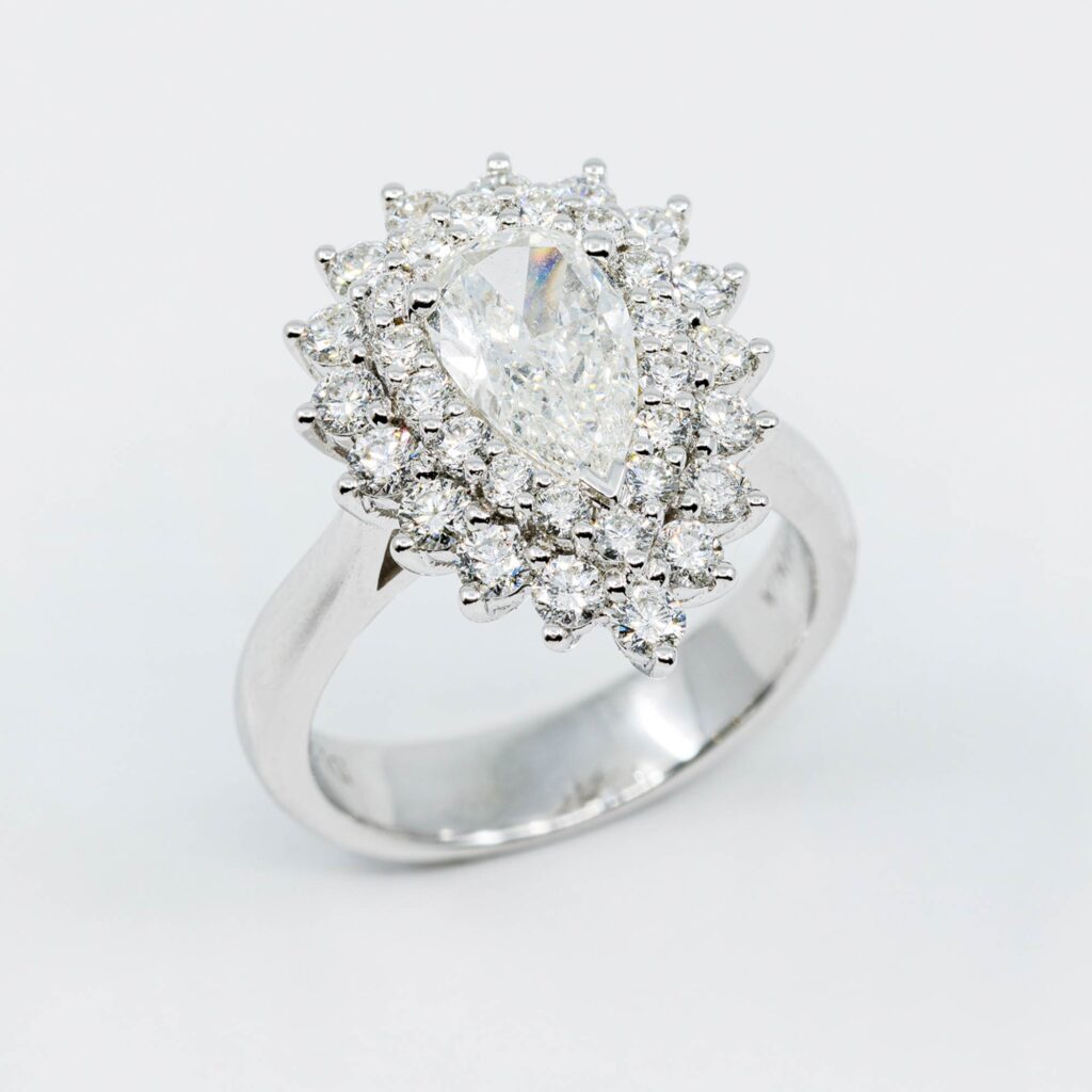 Anello solitario Novus Prestige White - Gioielleria Casavola di Noci - in oro bianco 18 carati - idee regalo per proposta di matrimonio