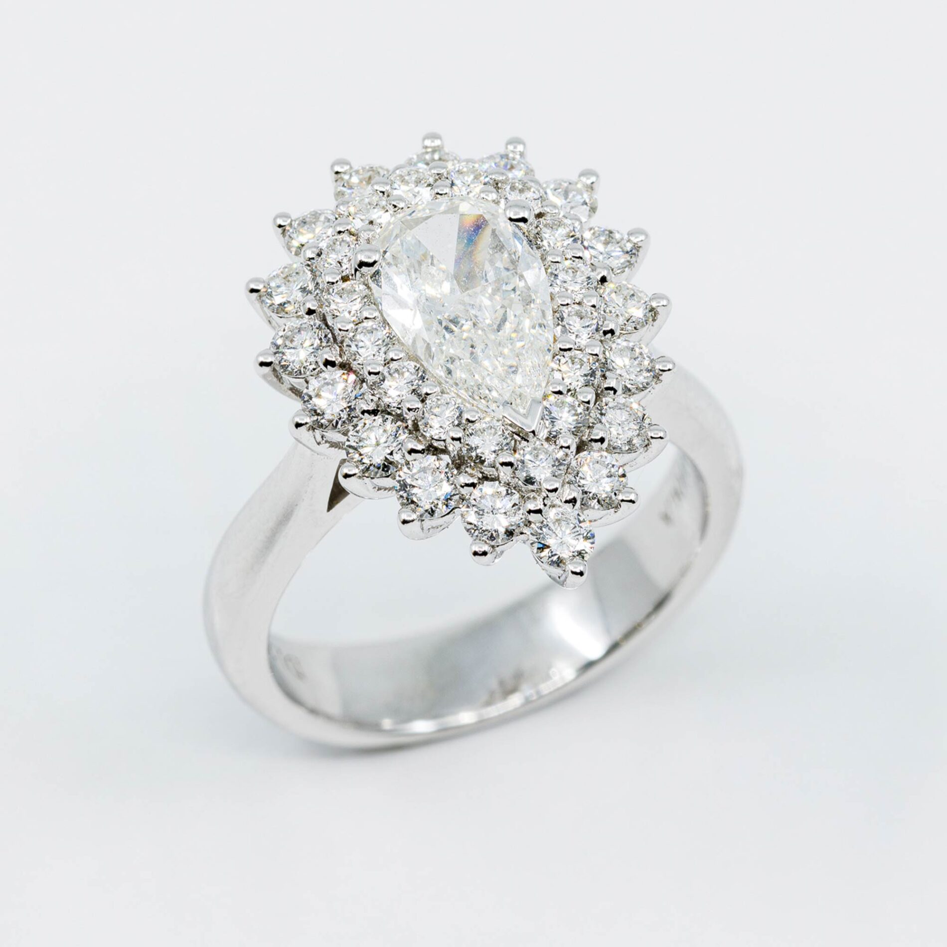 Anello solitario Novus Prestige White - Gioielleria Casavola di Noci - in oro bianco 18 carati - idee regalo per proposta di matrimonio
