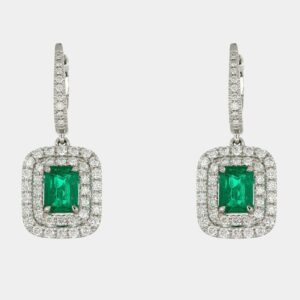 Orecchini pendenti rettangolari smeraldo Prestige White - Gioielleria Casavola di Noci - gioielli in oro bianco 18 ct con diamanti - idee regalo donna 60 anni