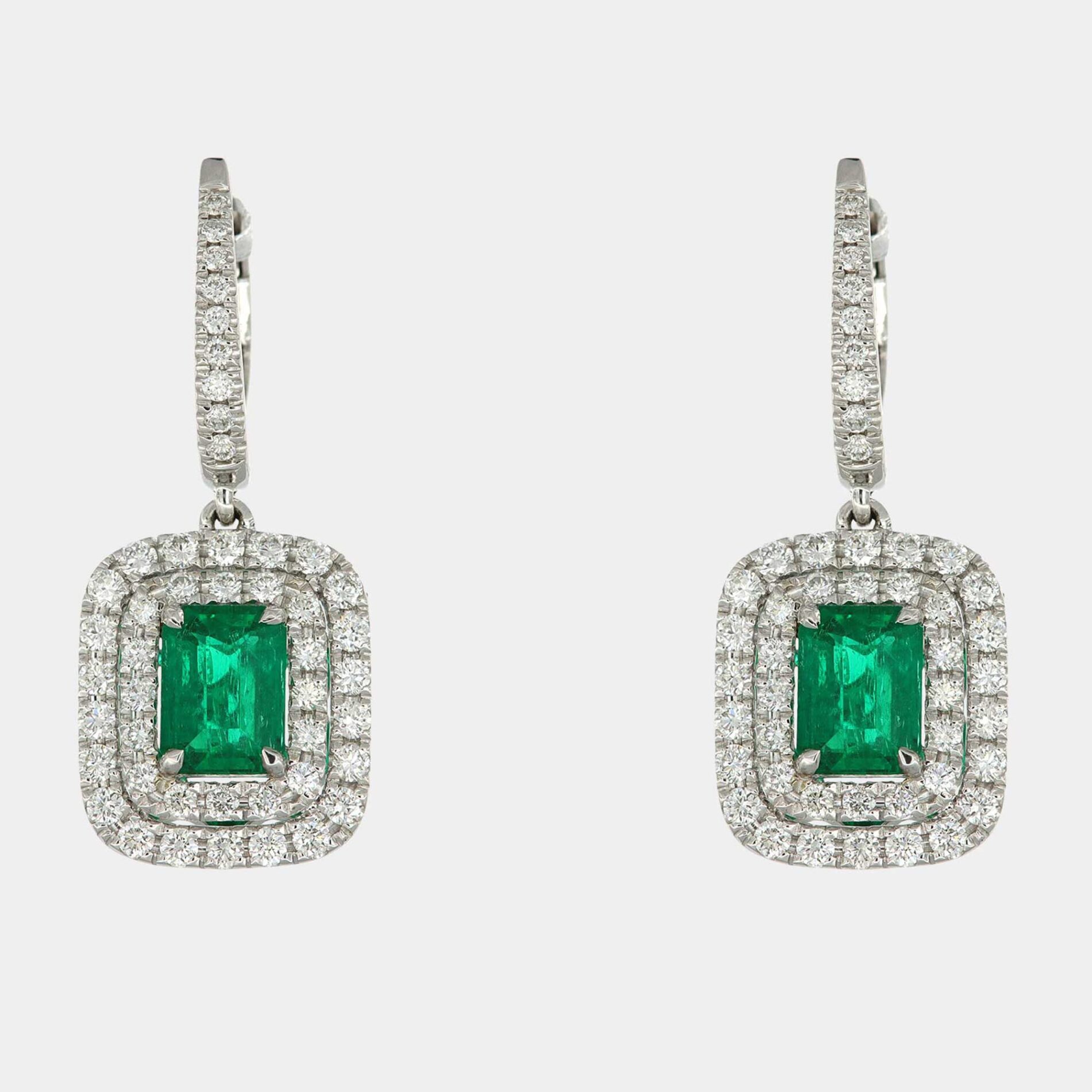 Orecchini pendenti rettangolari smeraldo Prestige White - Gioielleria Casavola di Noci - gioielli in oro bianco 18 ct con diamanti - idee regalo donna 60 anni