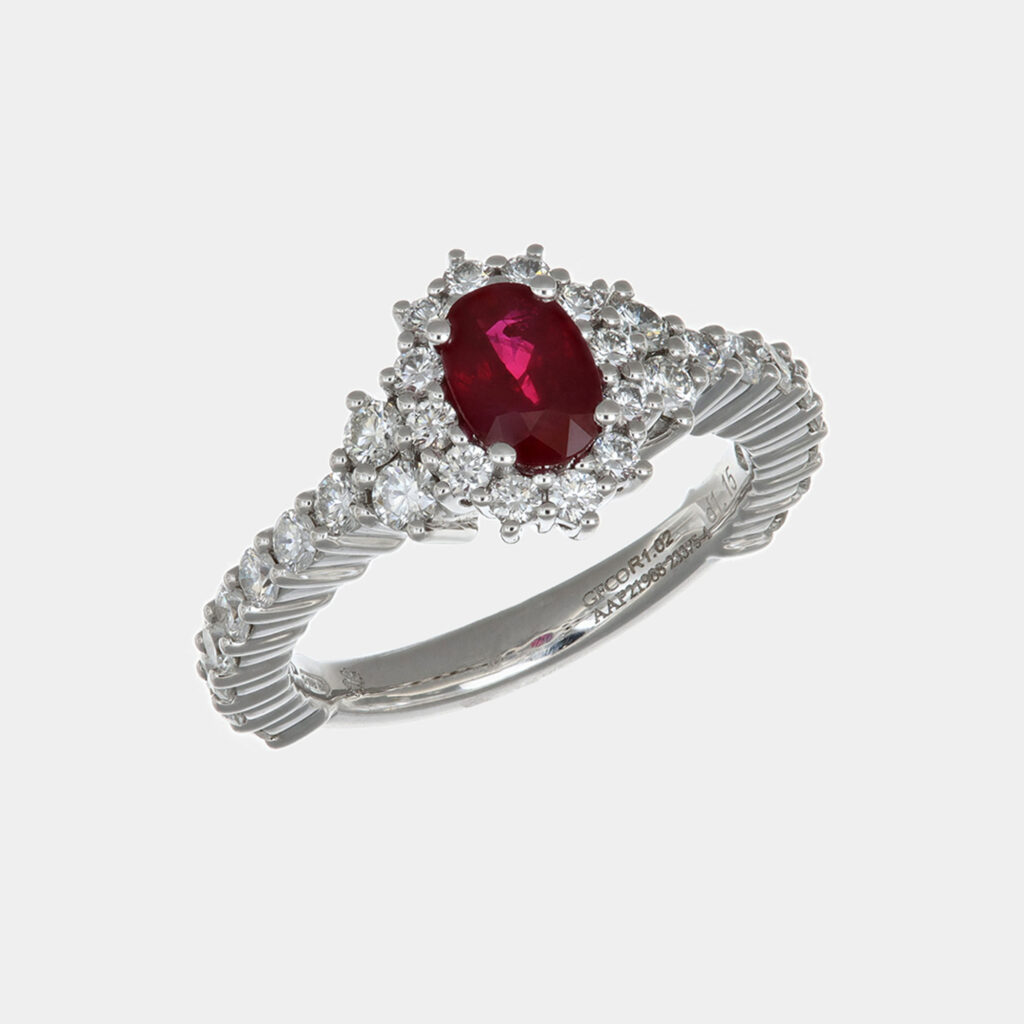 Anello rubino Burma white Crown Prestige - Gioielleria Casavola di Noci - in oro bianco 18 carati con diamanti - idee regalo per una proposta di matrimonio unica