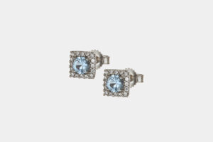 Orecchini quadrati in oro bianco con zircone azzurro - Gioielleria Casavola di Noci - idee regalo compleanno 60 anni zia
