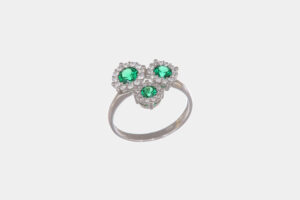 Anello oro bianco trilogy asimmetrico con zirconi verdi - Gioielleria Casavola di Noci - idee regalo compleanno 50 anni zia