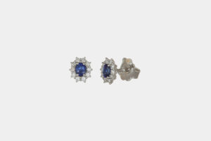 Orecchini zaffiro e diamanti Sunflower Nature White - Gioielleria Casavola di Noci - idee regalo compleanno 50 anni moglie - in oro bianco 18 carati